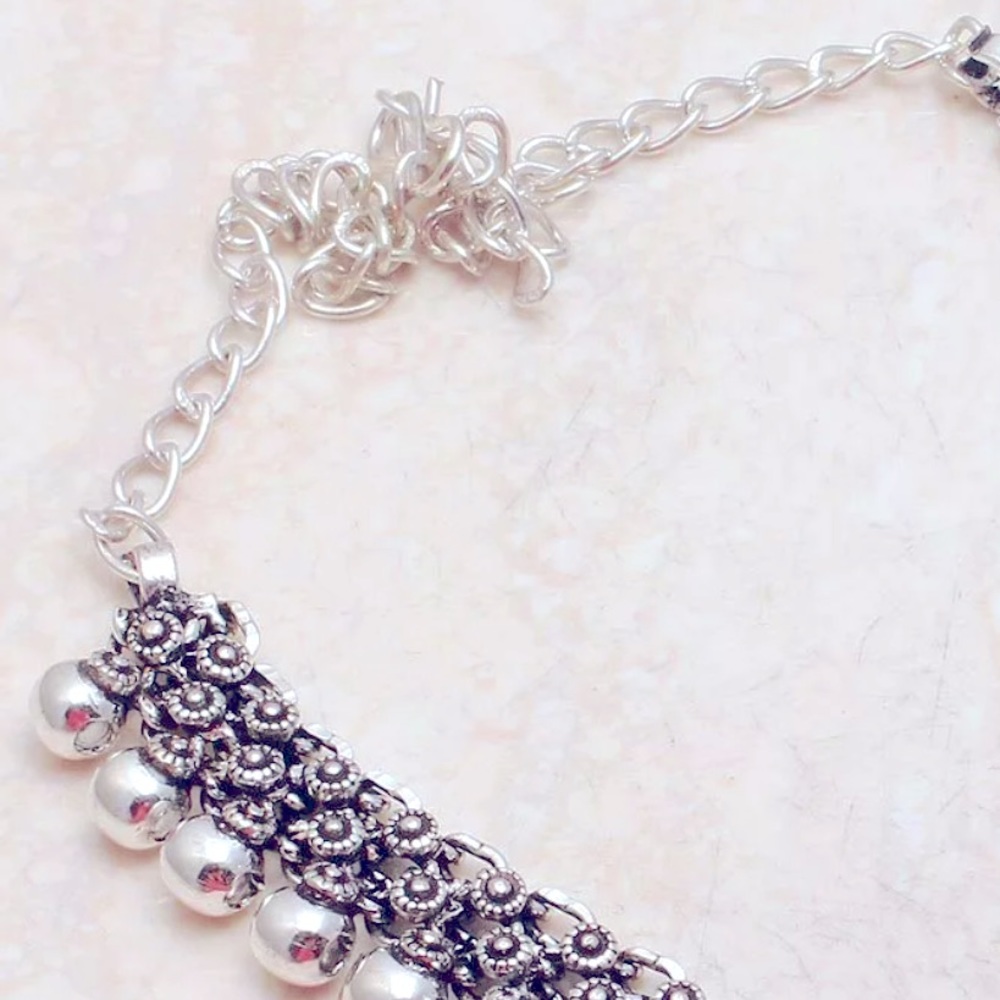Striking Silver statement necklace - Picture 3 of 3